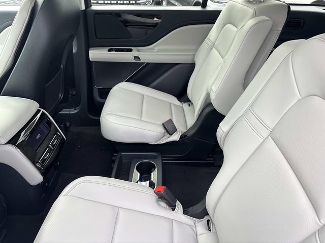 New 2026 Lincoln Aviator 2WD w/ Jet Appearance Package image 18