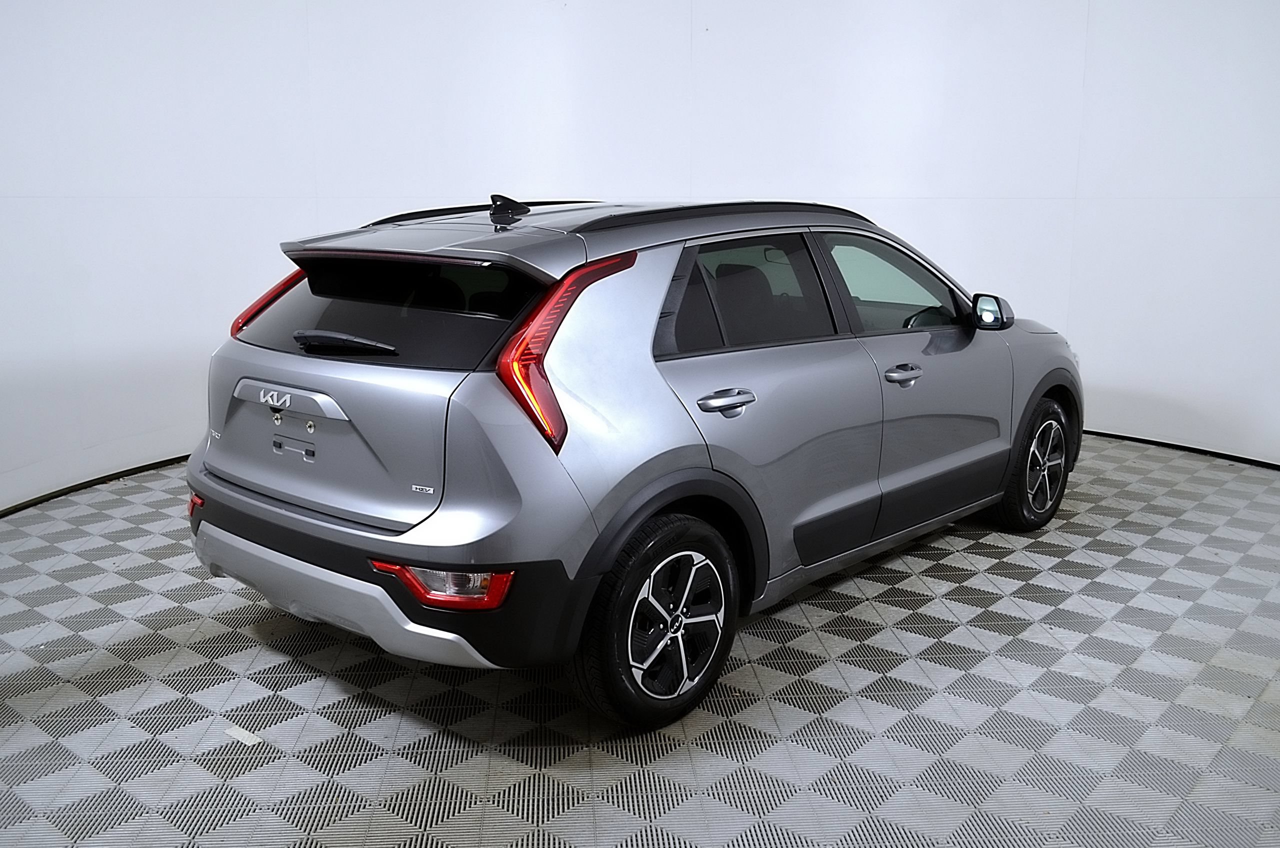 Used 2023 Kia Niro LX FWD image 7