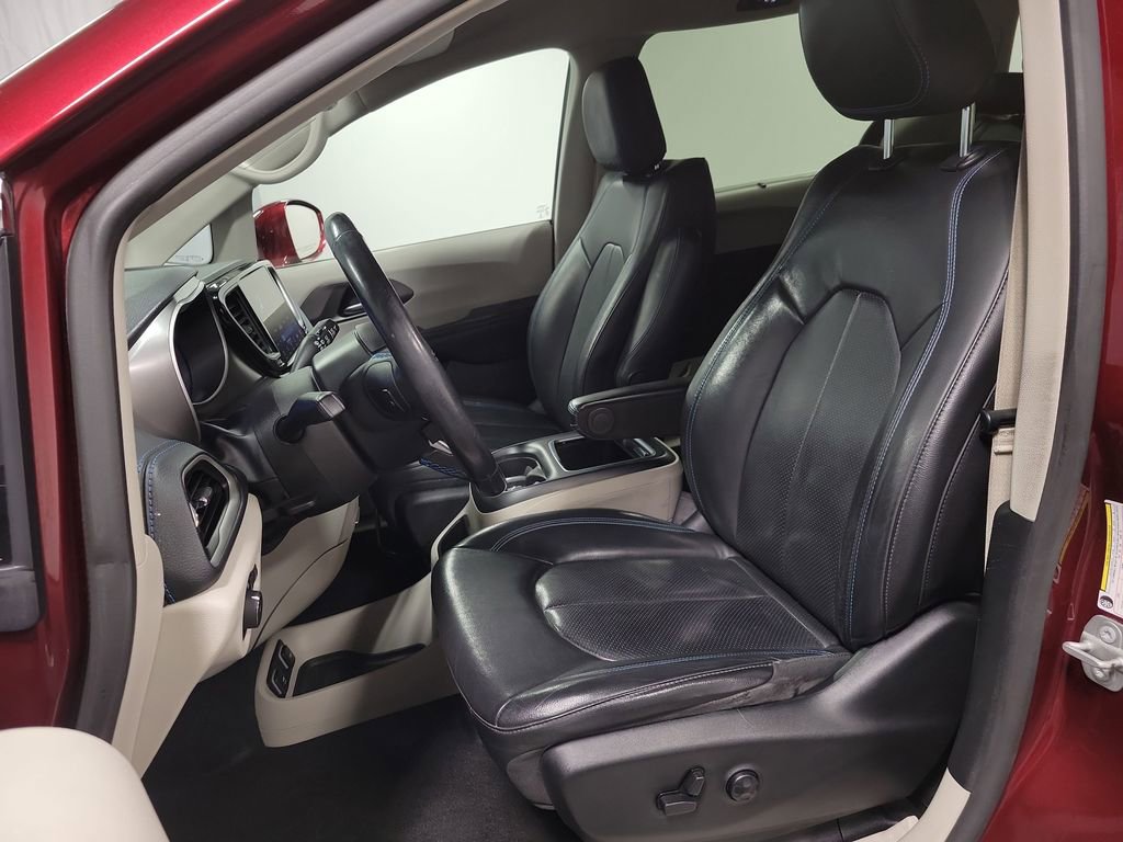 Used 2021 Chrysler Pacifica Touring-L AWD/4WD image 13