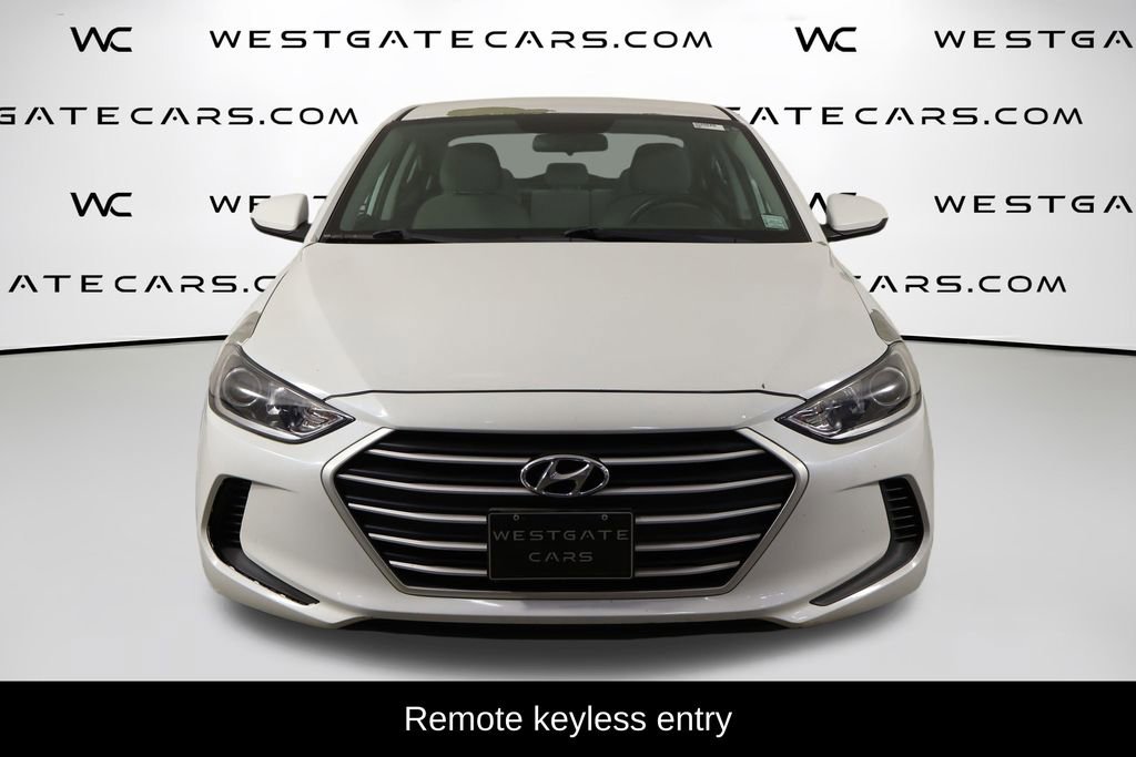Used 2017 Hyundai Elantra SE FWD image 2