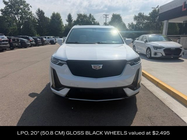 Used 2024 Cadillac XT6 Sport w/ Technology Package AWD/4WD image 3