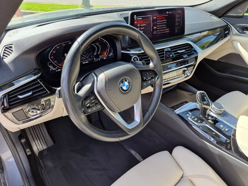 Used 2023 BMW 530i w/ Premium Package RWD image 27