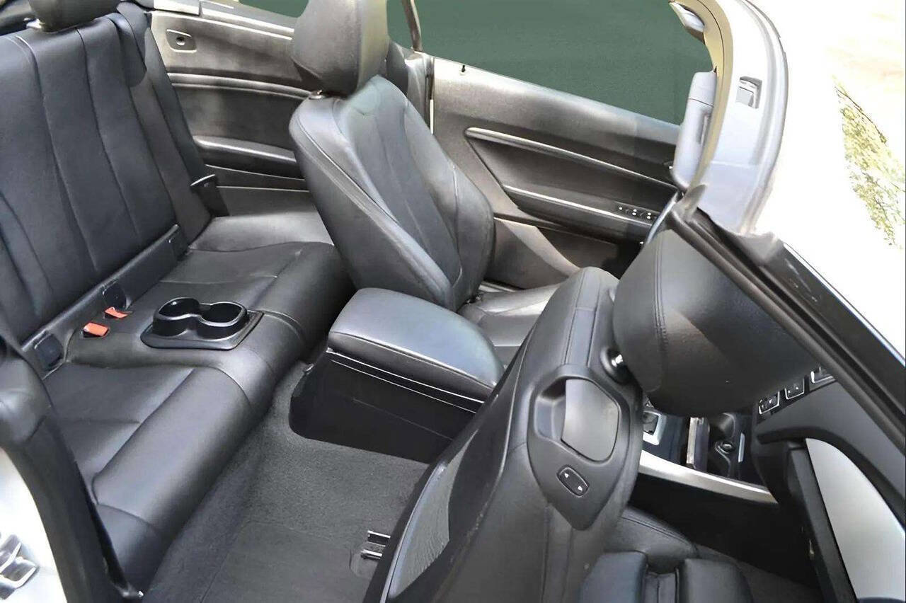 Used 2015 BMW M235i Convertible image 23