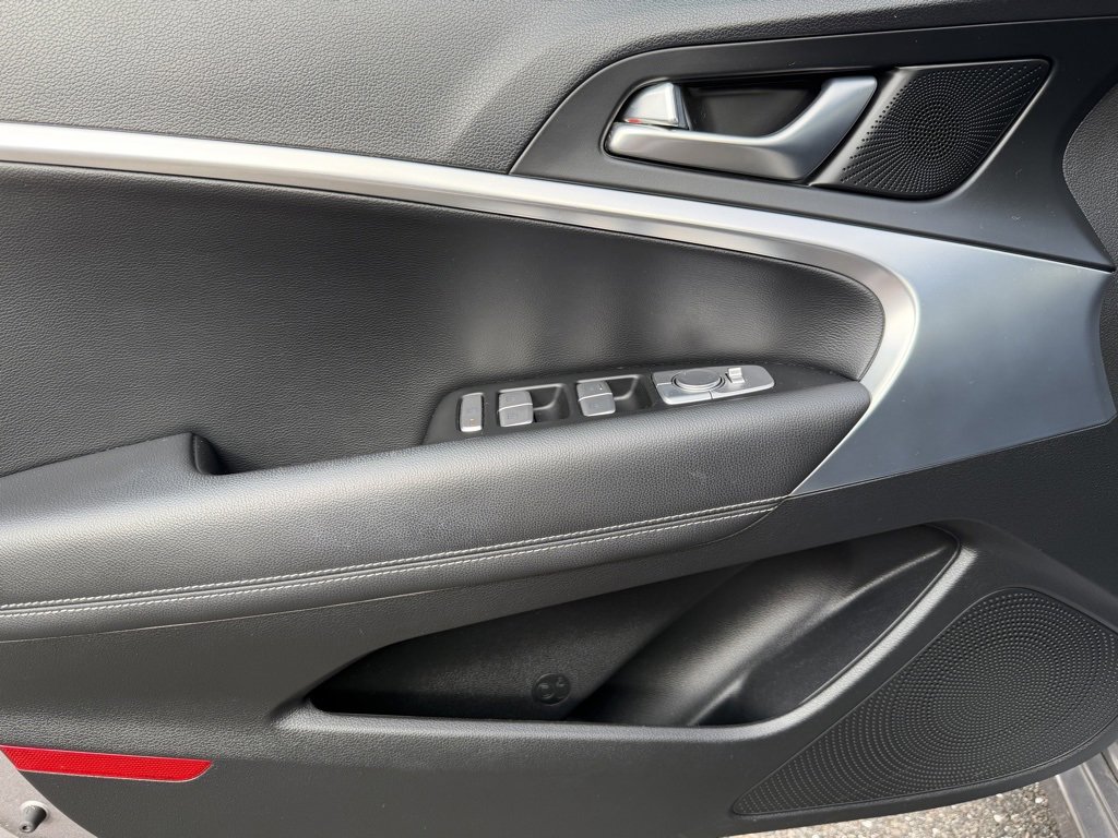 Used 2021 Genesis G70 2.0T image 16