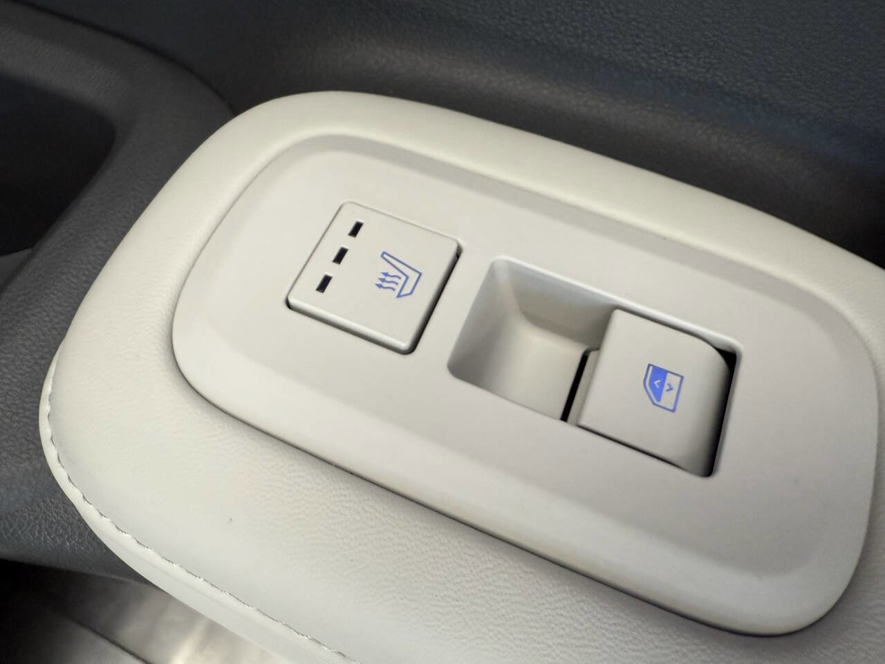 Used 2024 Hyundai Santa Fe Calligraphy image 21