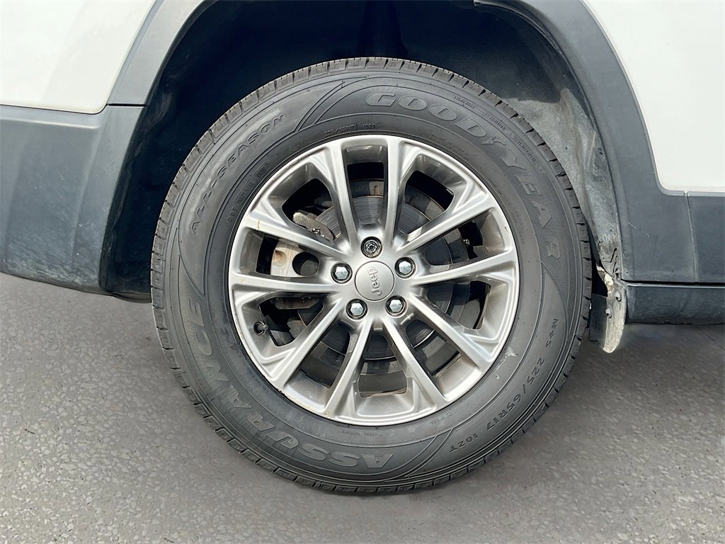 Certified 2019 Jeep Cherokee Latitude Plus image 27