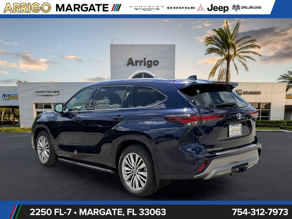 Used 2024 Toyota Highlander Platinum FWD image 5