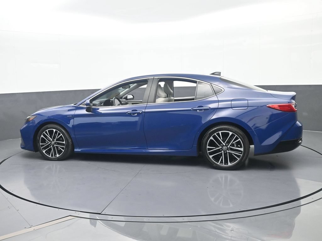 Used 2025 Toyota Camry XLE FWD image 3