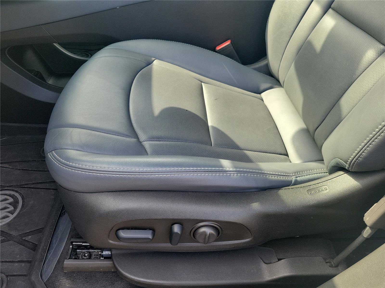 Used 2024 Buick Enclave Essence w/ Sport Touring Edition FWD image 19