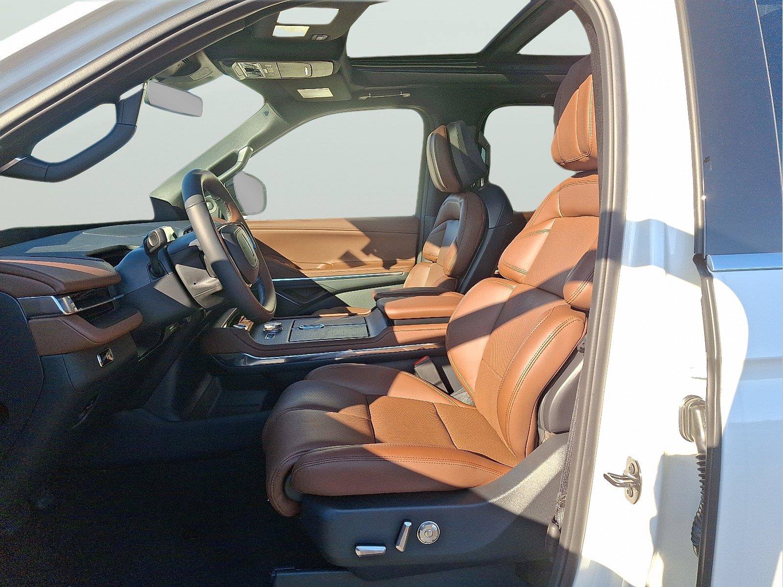 New 2026 Lincoln Navigator L Reserve AWD/4WD image 13