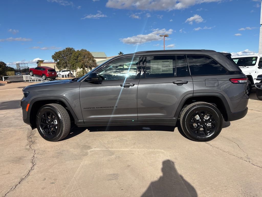 New 2025 Jeep Grand Cherokee Altitude image 8