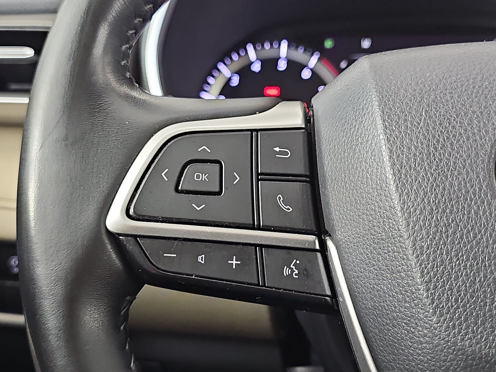 Used 2023 Toyota Highlander XLE FWD image 17