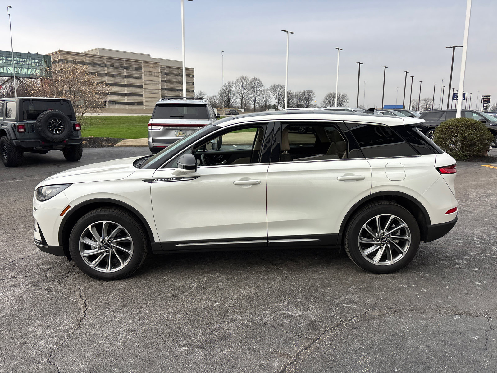 Certified 2024 Lincoln Corsair AWD w/ Equipment Group 101A image 4