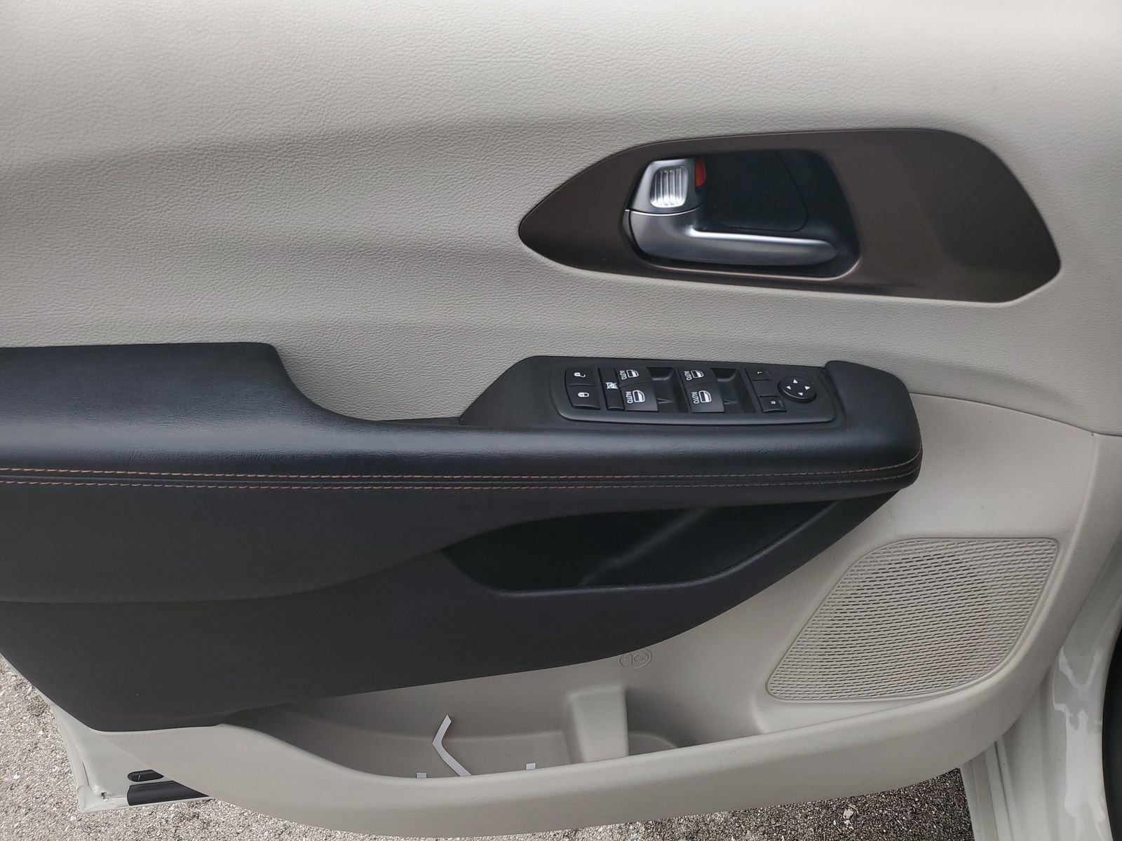 Used 2019 Chrysler Pacifica Touring-L Plus w/ Advanced Safetytec Group FWD image 20