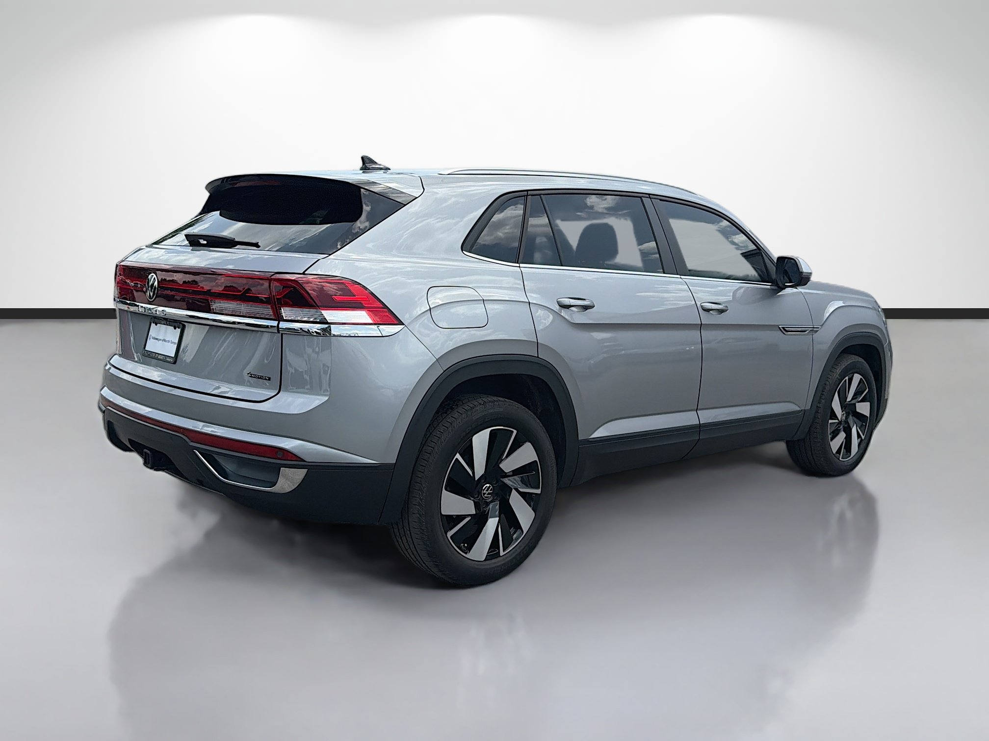 Used 2024 Volkswagen Atlas Cross Sport SE w/ Panoramic Sunroof Package AWD/4WD image 3