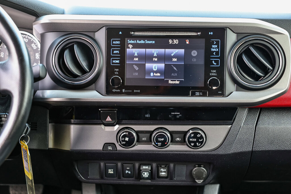 Certified 2018 Toyota Tacoma SR5 image 3