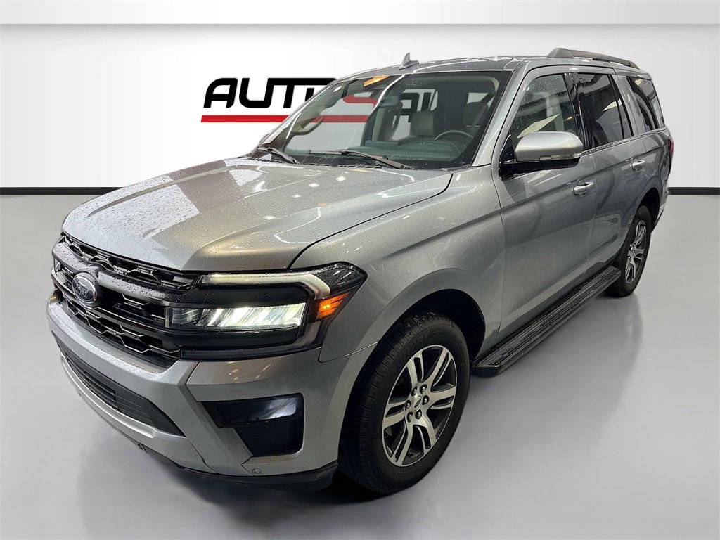 Used 2024 Ford Expedition XLT image 3