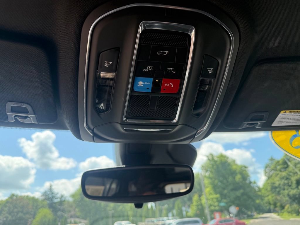 Used 2023 Jeep Grand Cherokee Altitude AWD/4WD image 33
