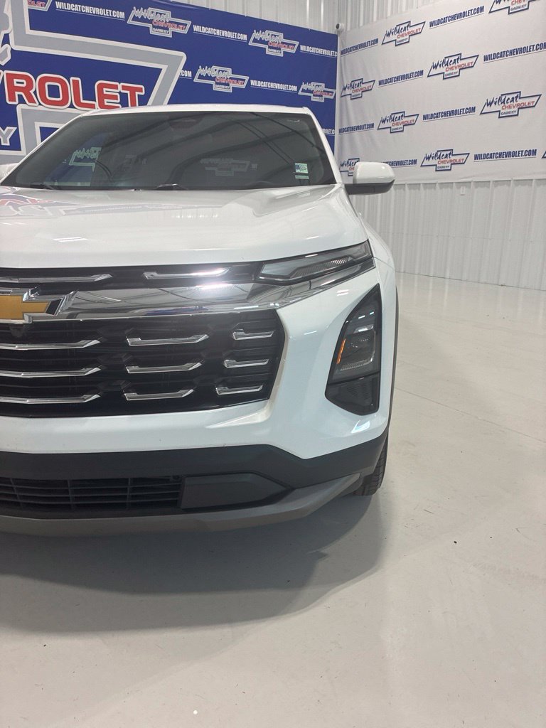 Used 2026 Chevrolet Equinox LT AWD/4WD image 9