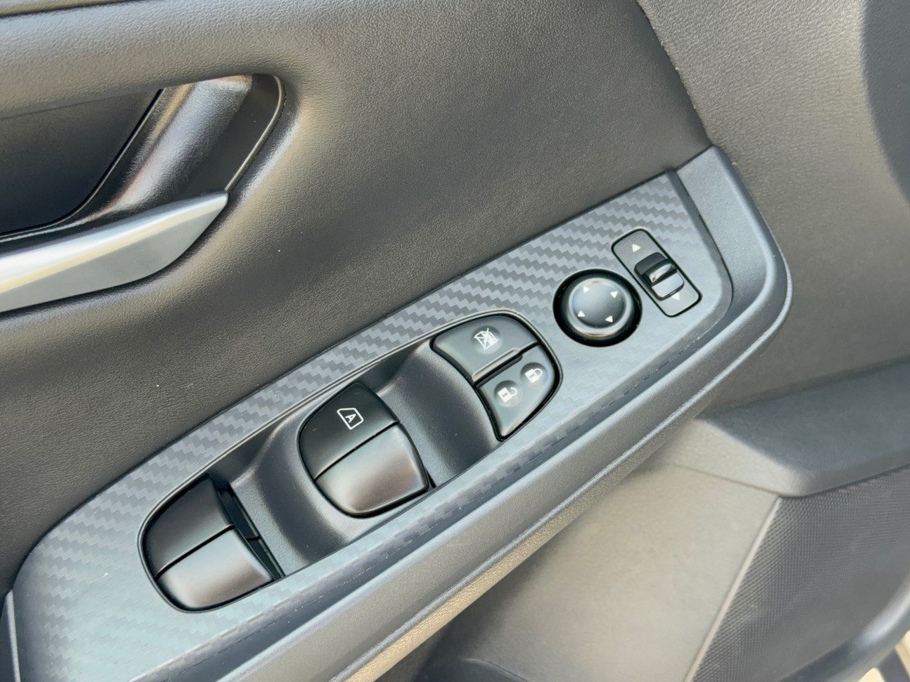 Used 2025 Nissan Sentra SV FWD image 15
