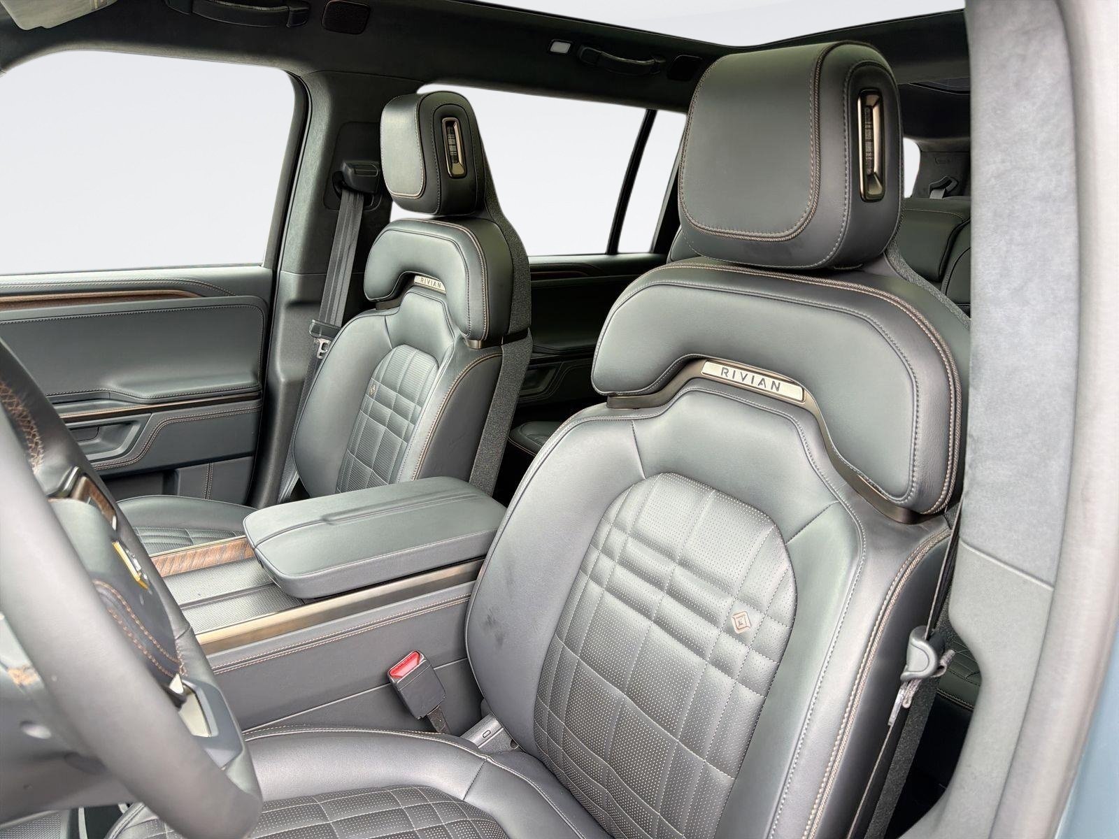 Used 2026 Rivian R1S Premium AWD/4WD image 24