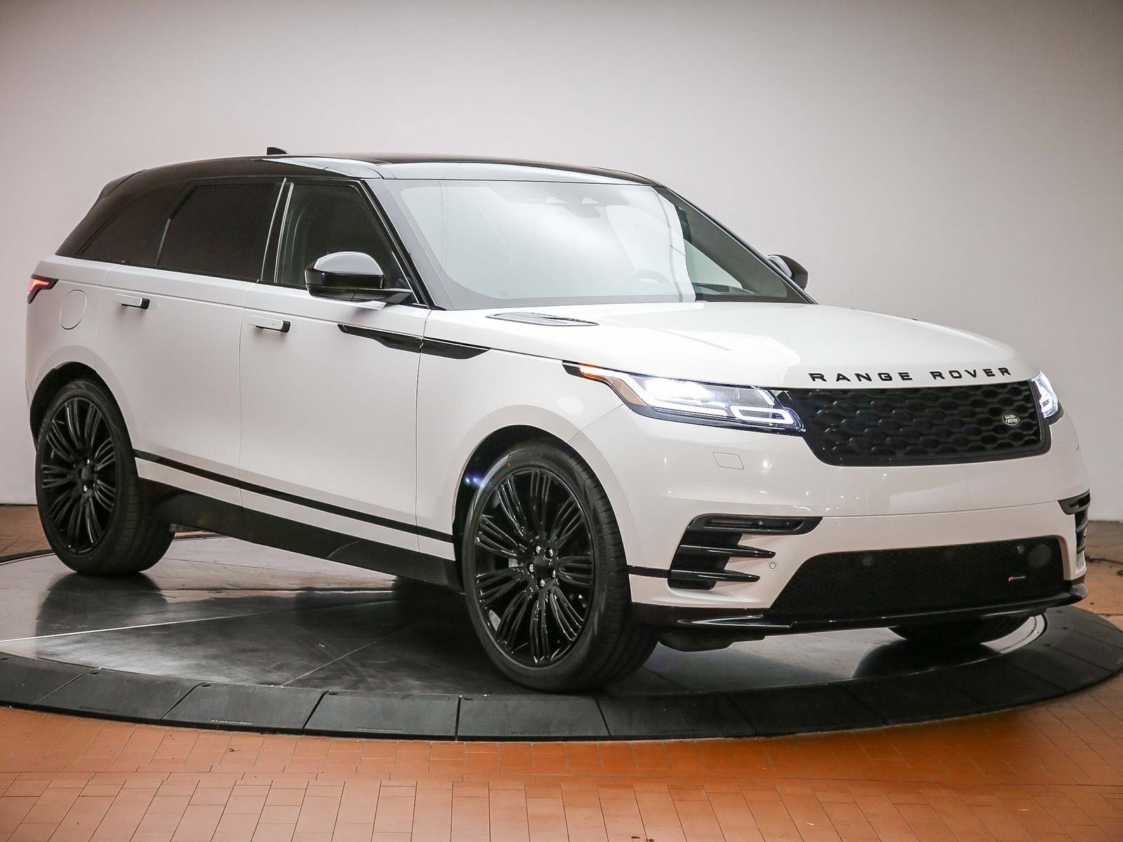 Used 2023 Land Rover Range Rover Velar R-Dynamic S AWD/4WD image 6