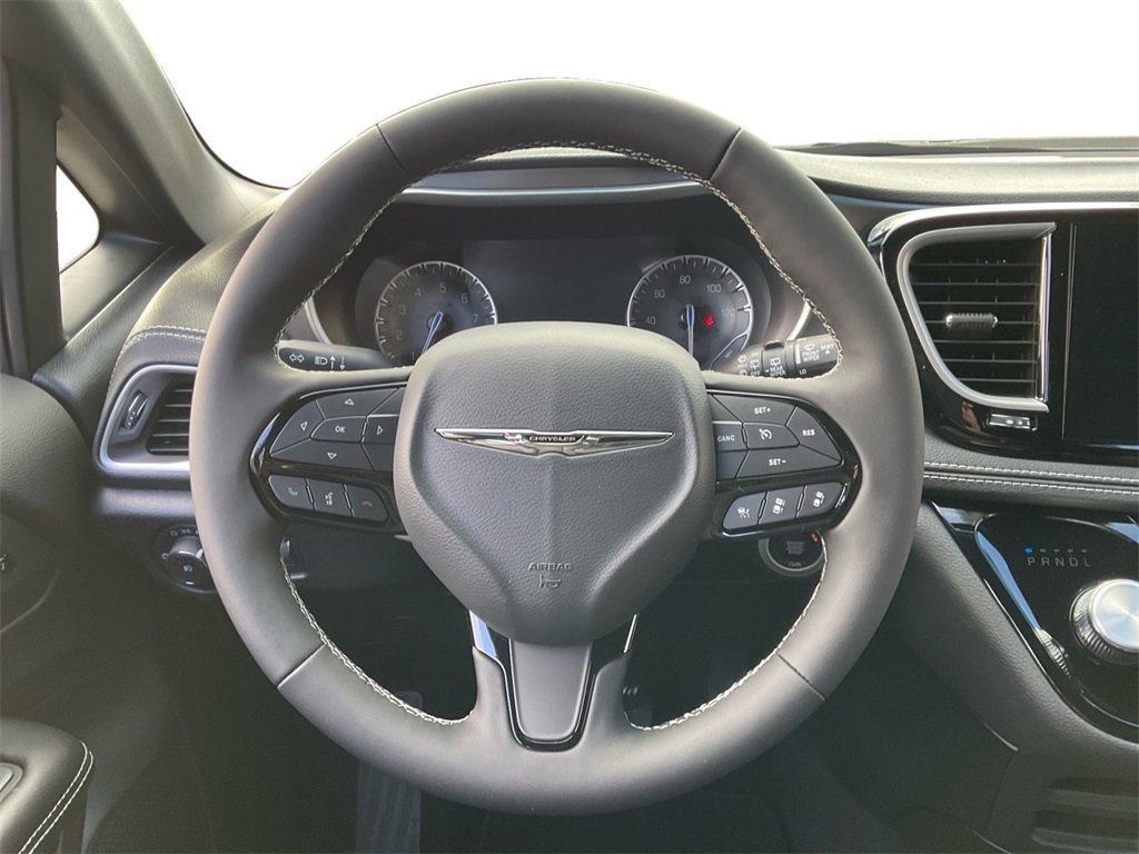 New 2026 Chrysler Pacifica Select w/ S Appearance Package image 17