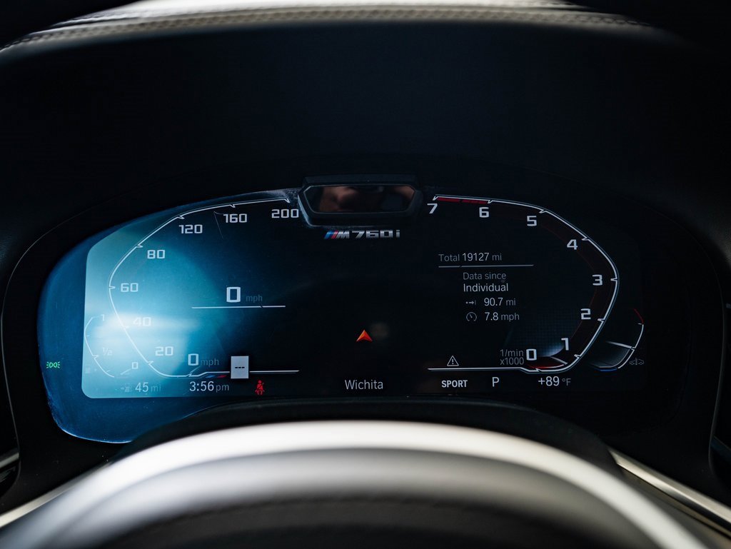 Used 2022 BMW M760i xDrive w/ Luxury Rear Seating Package image 28