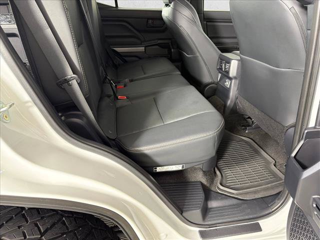 Used 2025 Toyota 4Runner TRD Off-Road Premium AWD/4WD image 15