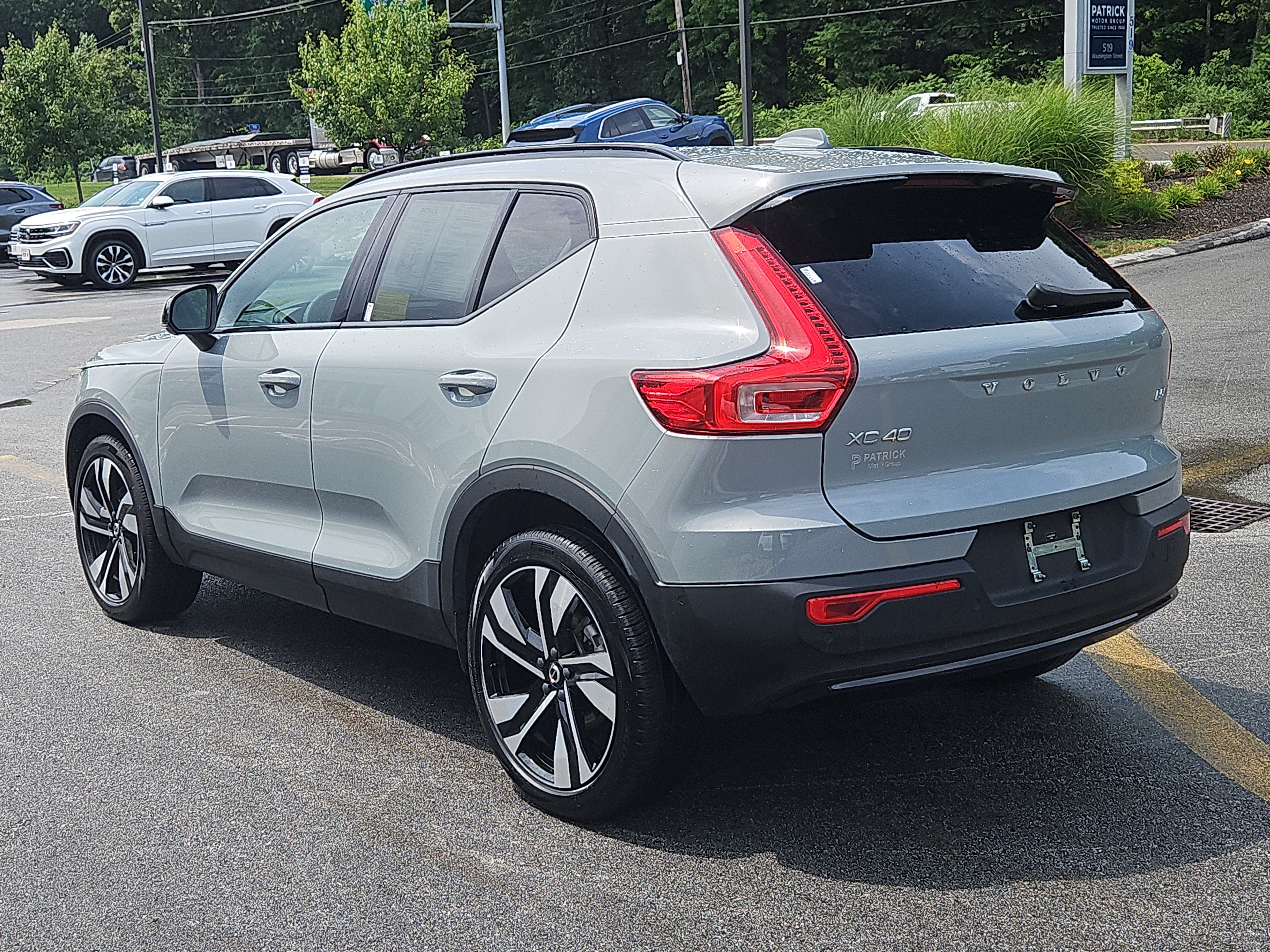 Used 2024 Volvo XC40 B5 Plus w/ Protection Package Premier AWD/4WD image 27