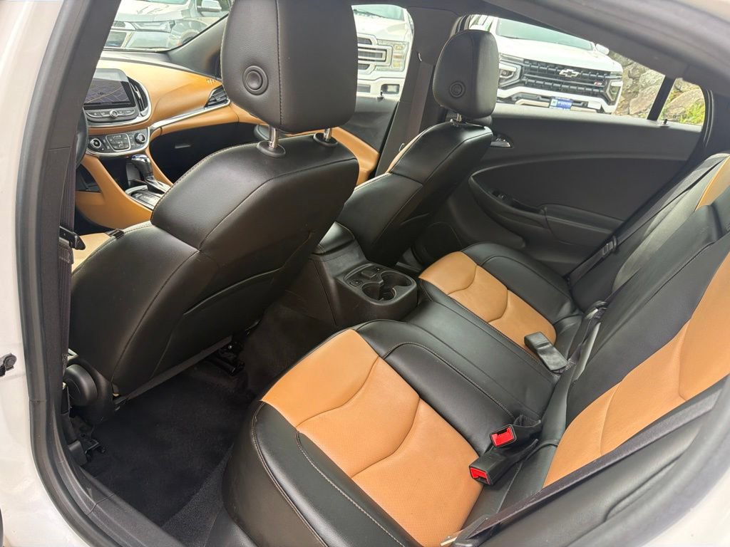 Used 2016 Chevrolet Volt Premier w/ Driver Confidence Package FWD image 17