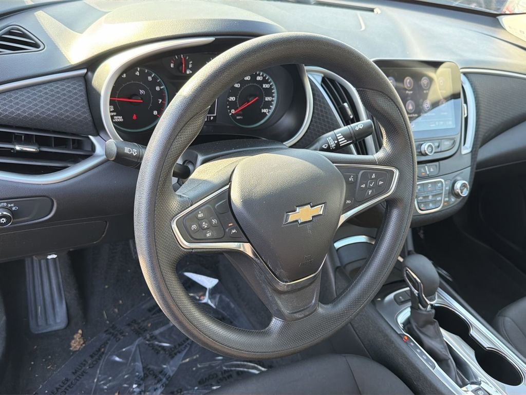 Used 2025 Chevrolet Malibu LT FWD image 14