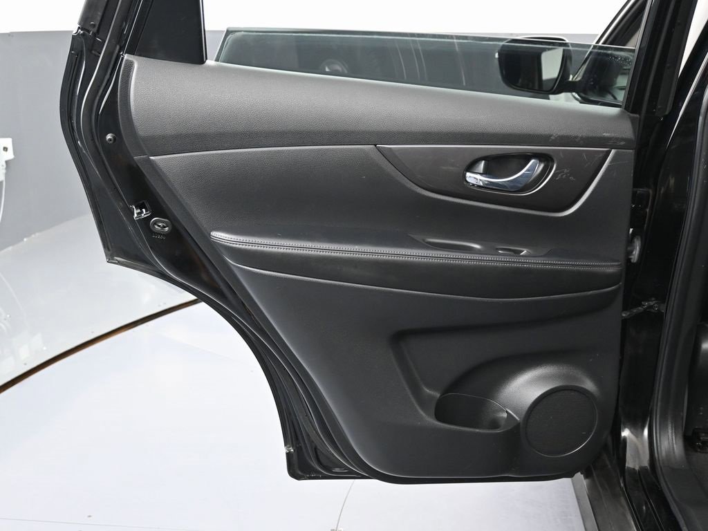 Used 2020 Nissan Rogue SV image 38