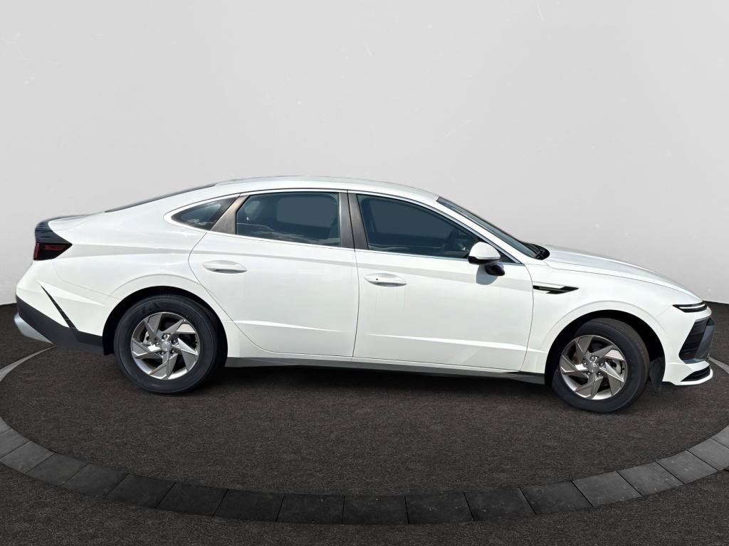 Used 2025 Hyundai Sonata SE FWD image 4