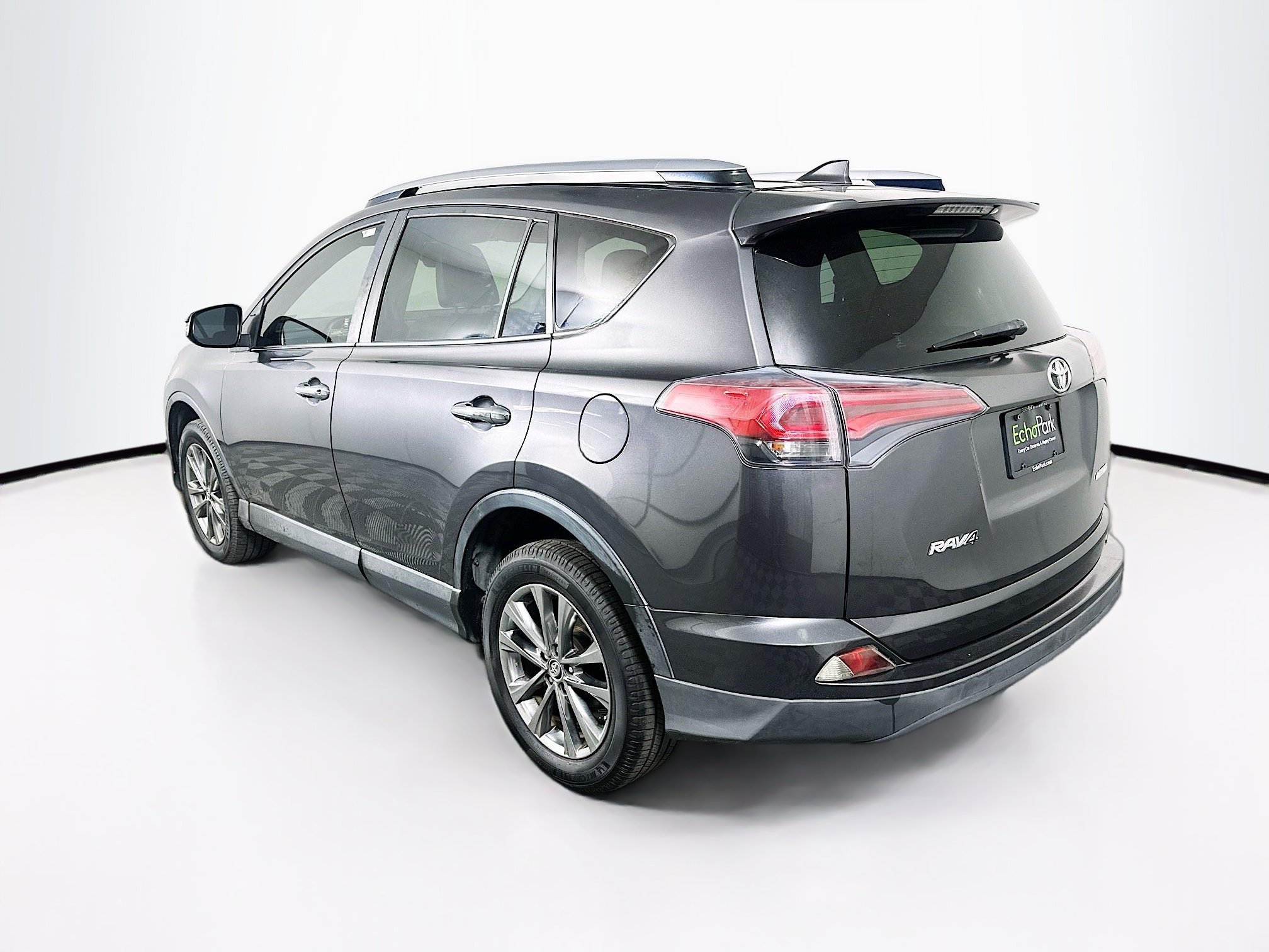 Used 2018 Toyota RAV4 Limited FWD image 5
