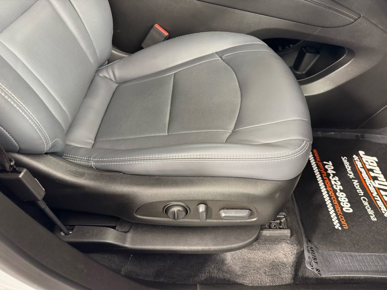 Used 2023 Buick Enclave Essence w/ Experience Buick Package image 36