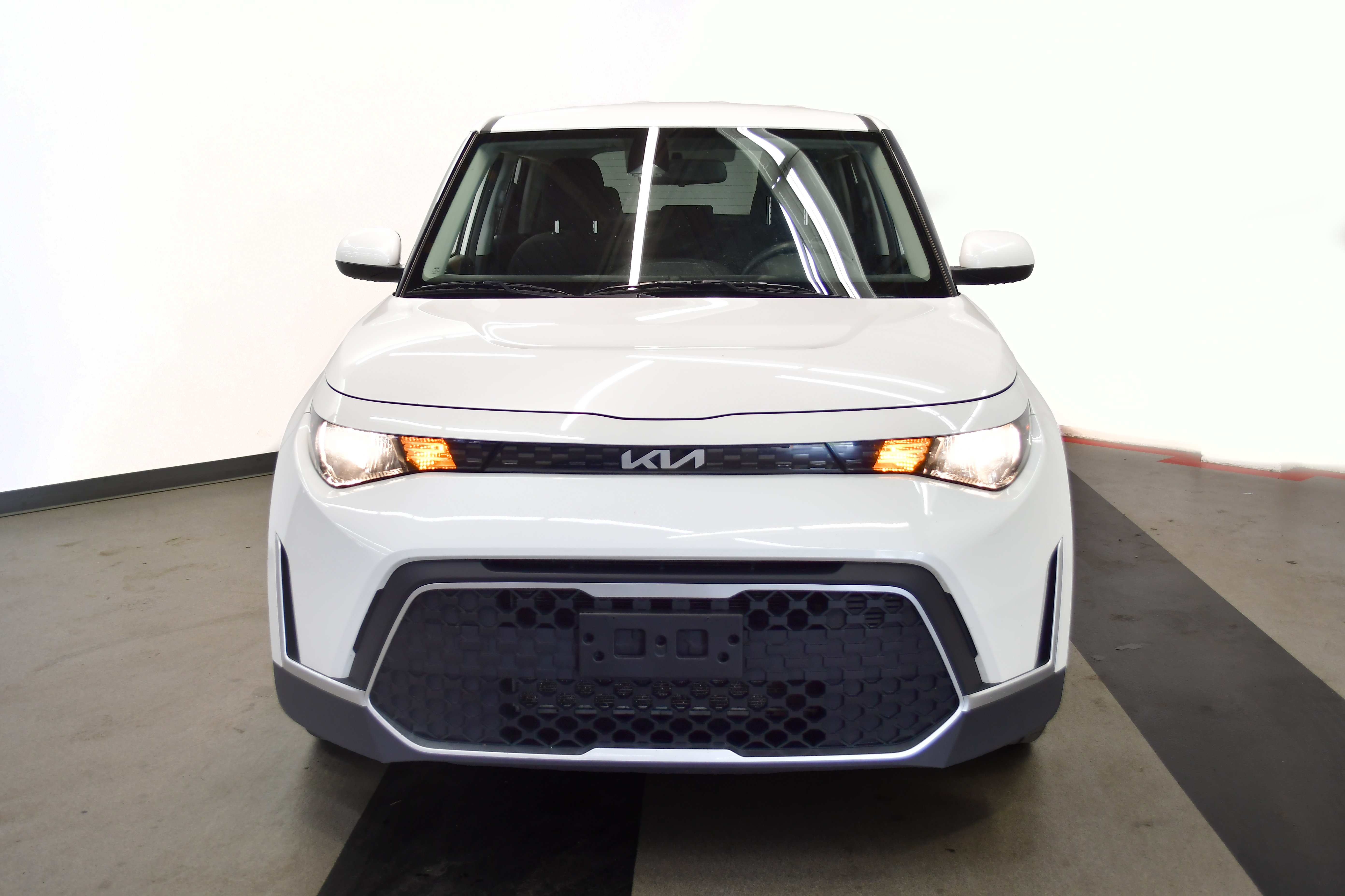 Used 2024 Kia Soul LX w/ Option Group 015 FWD image 3