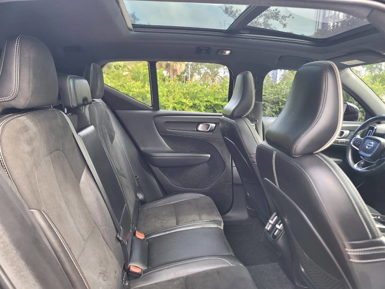 Used 2019 Volvo XC40 T5 R-Design image 14