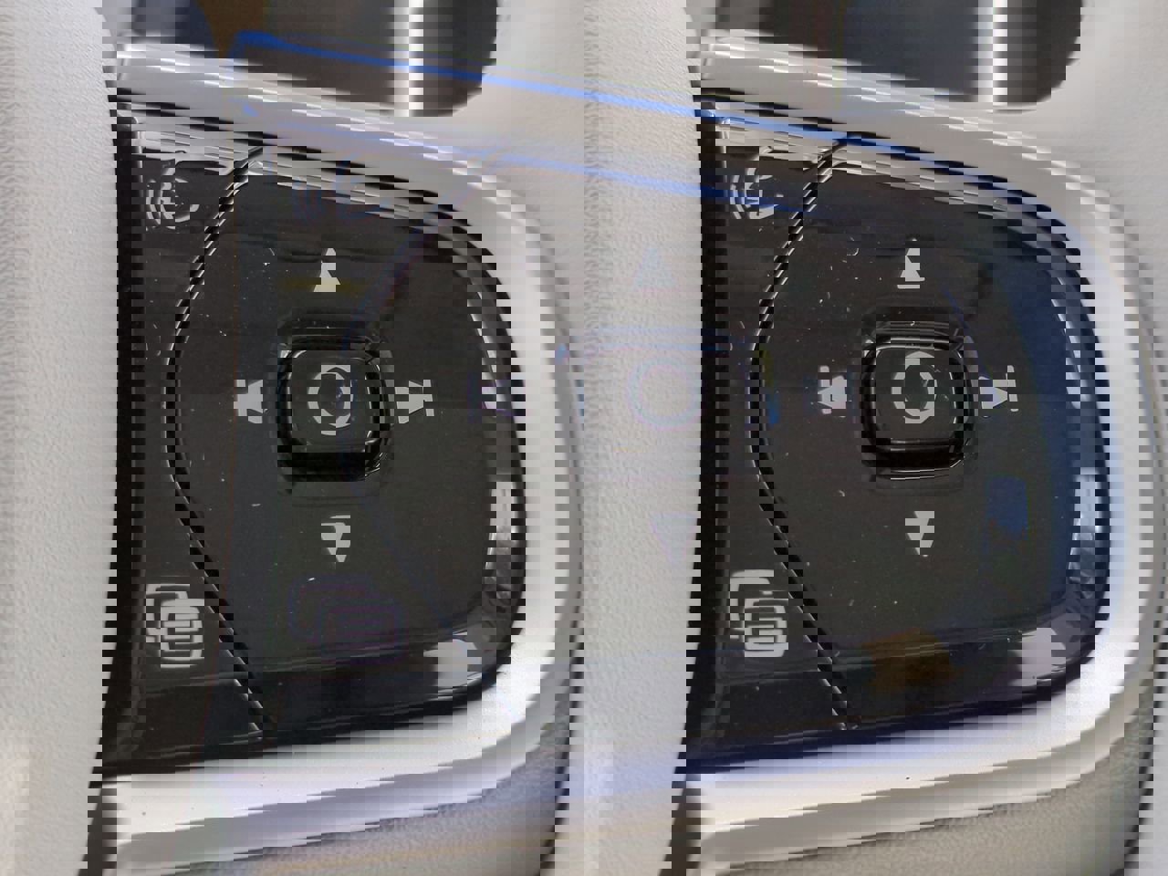 New 2026 Volvo XC60 T8 Ultra w/ Protection Package Premier image 25