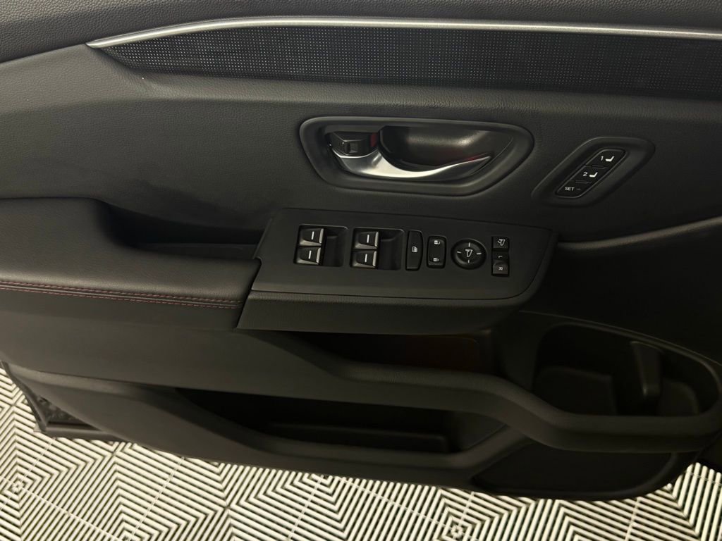 Used 2025 Honda Pilot Black Edition image 25