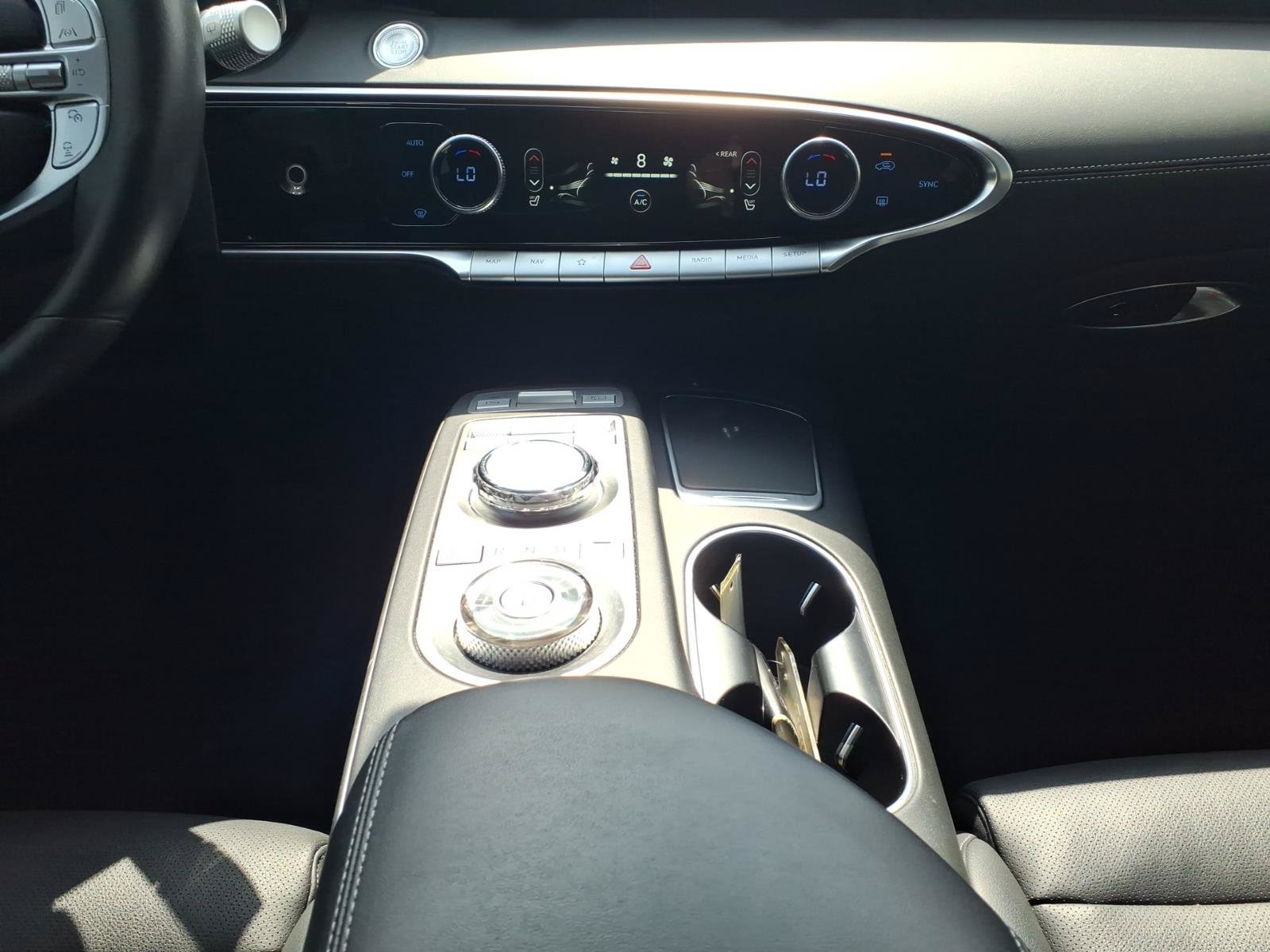 Used 2025 Genesis GV70 2.5T AWD/4WD image 18