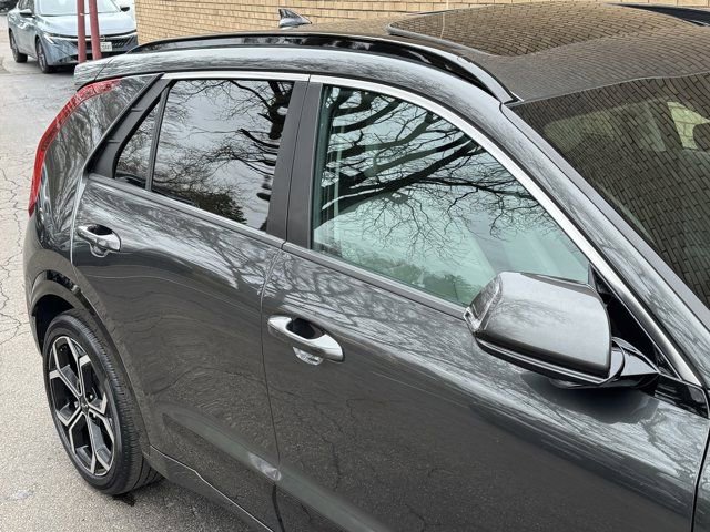 Used 2023 Kia Niro EX Touring image 7