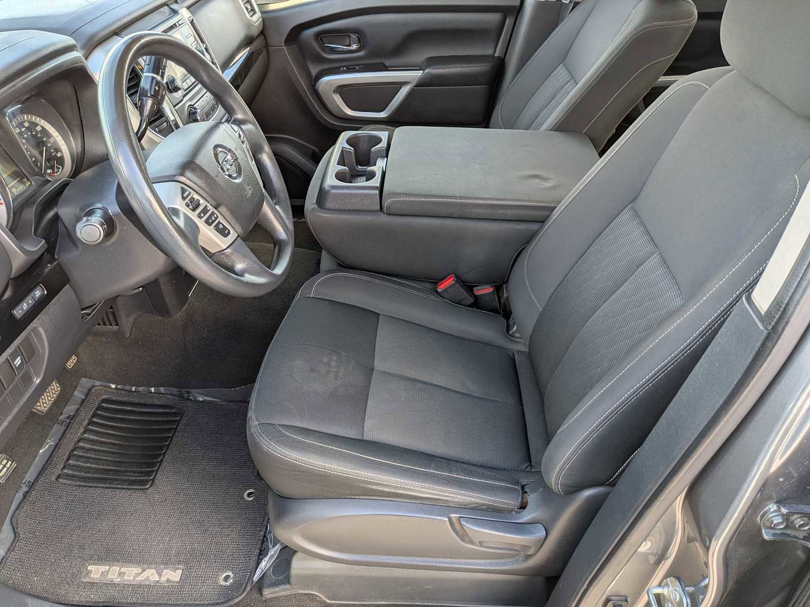 Used 2018 Nissan Titan SV image 15