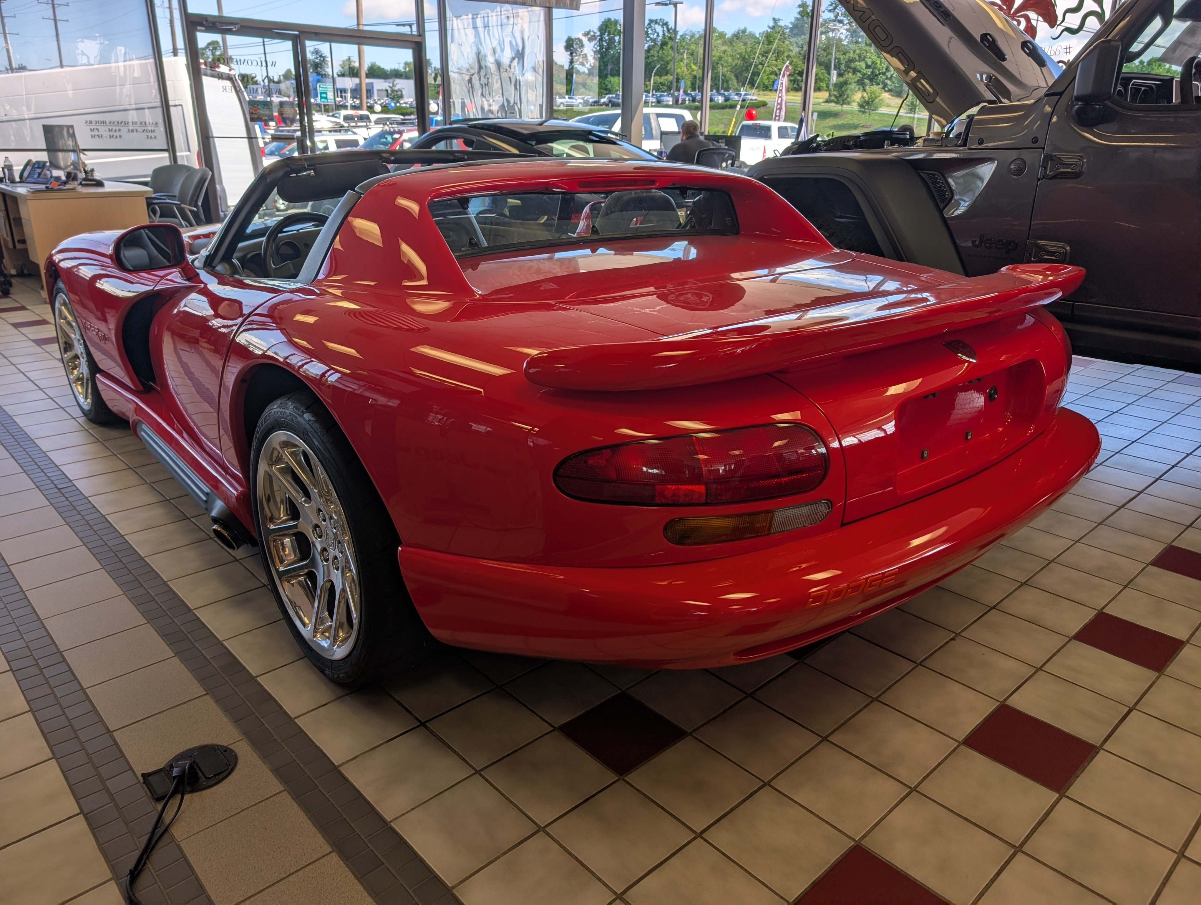 Used 1994 Dodge Viper RT/10 RWD image 2