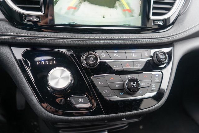 New 2026 Chrysler Pacifica Select image 20