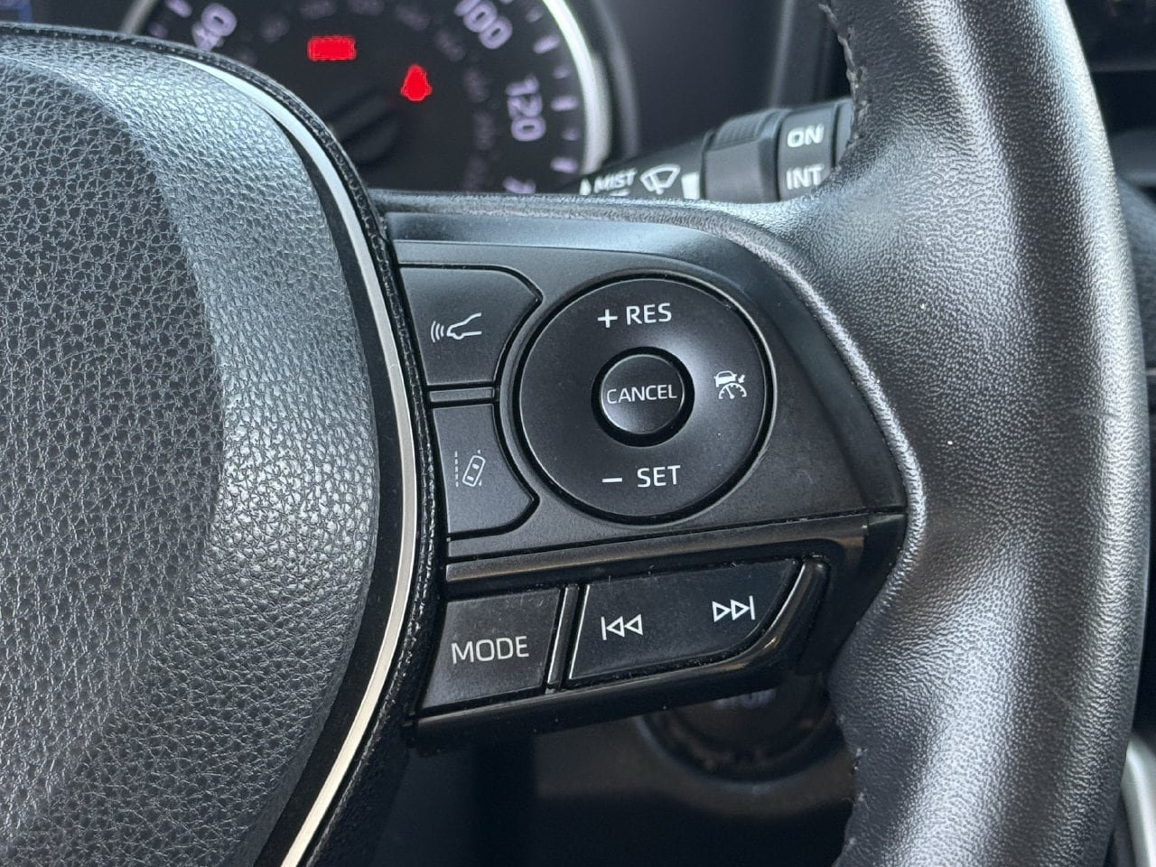 Used 2020 Toyota RAV4 XLE Premium FWD image 14