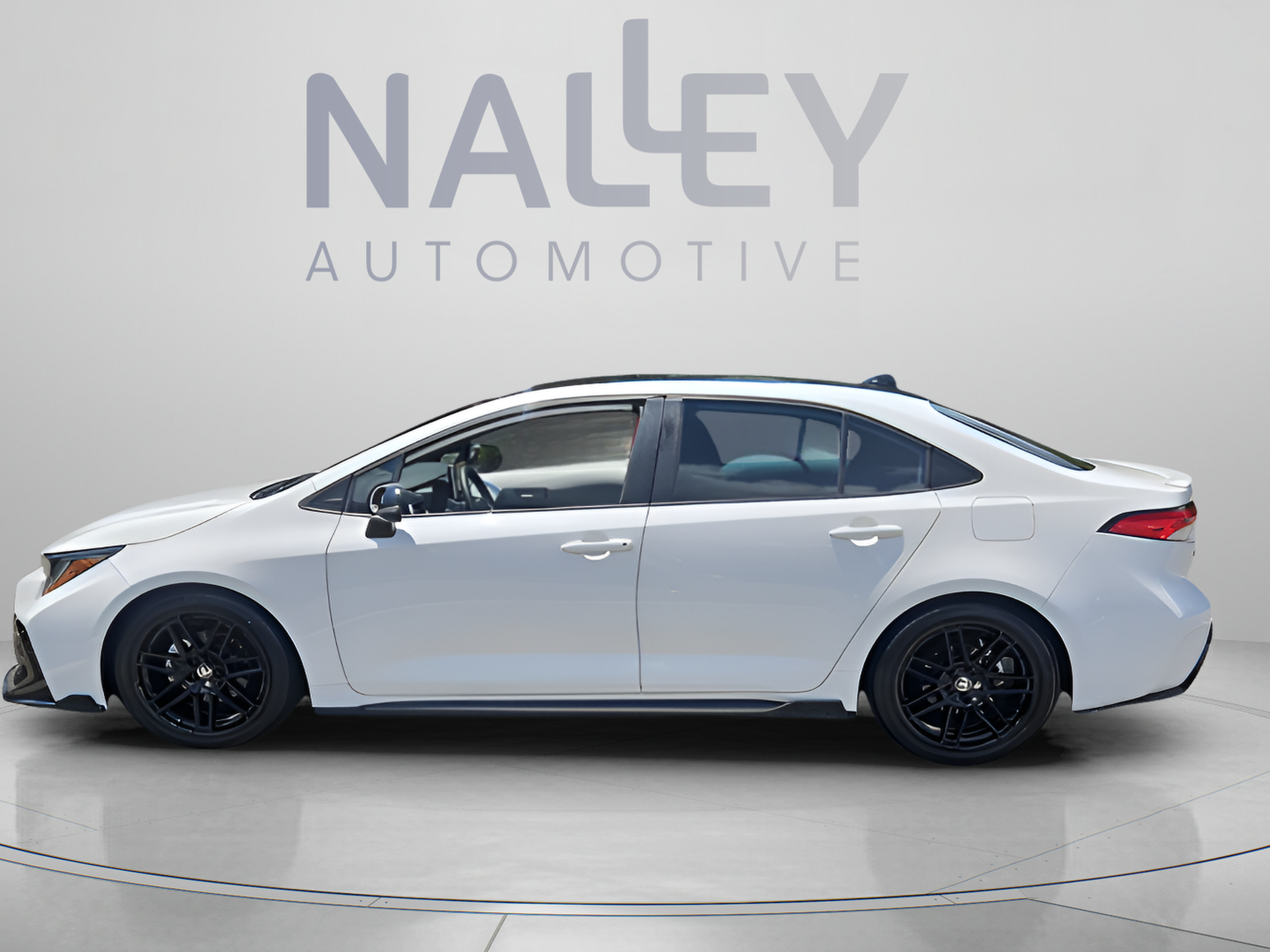 Used 2021 Toyota Corolla SE FWD image 2