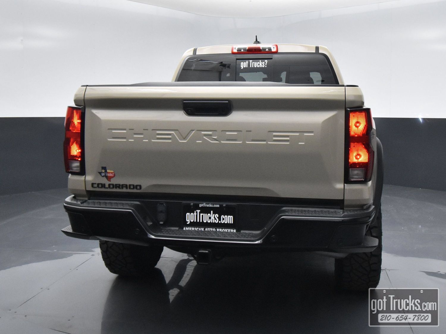Used 2024 Chevrolet Colorado Trail Boss w/ Advanced Trailering Package AWD/4WD image 6