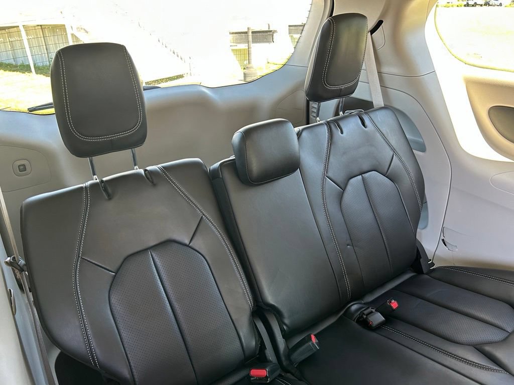 Used 2023 Chrysler Pacifica Touring-L FWD image 44