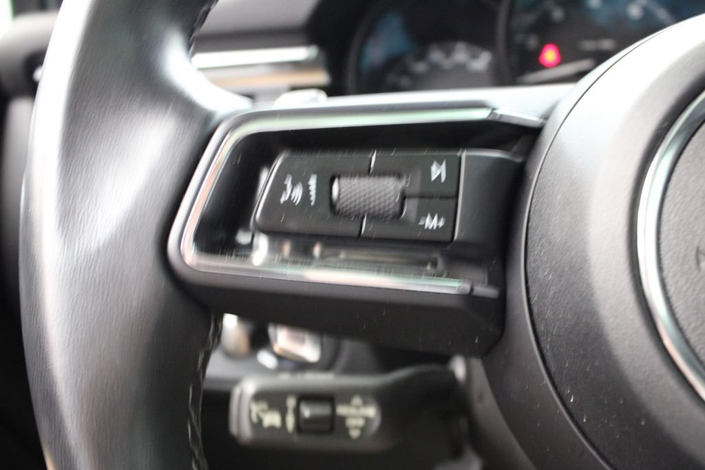 Certified 2023 Porsche Macan AWD/4WD image 32